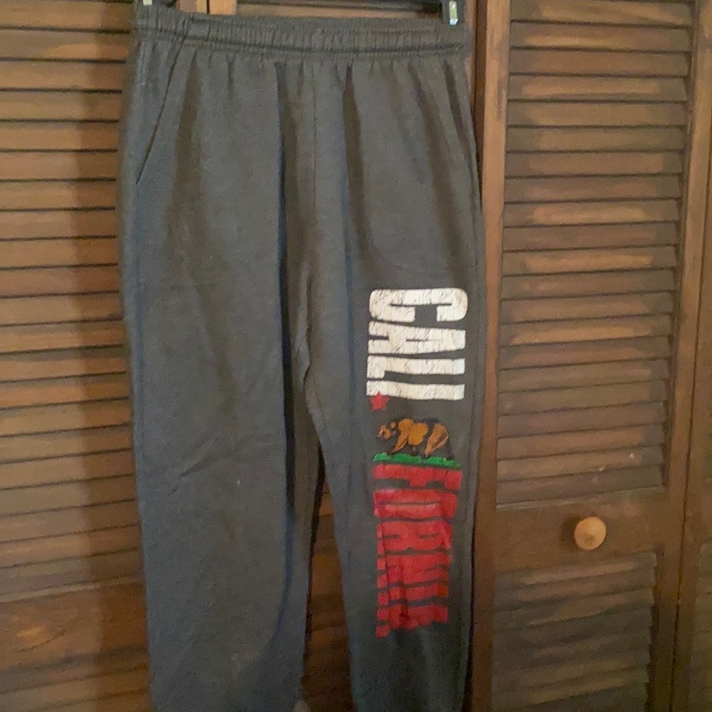 Super cute “cali” sweat pants